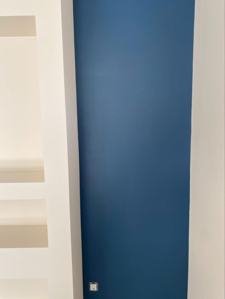 Szobafestés: színek párosítása a jobb vizuális hatásért.